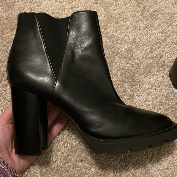 Saks Fifth Avenue Lug Sole Black Leather Ankle Boot Sz 10 - Picture 6 of 14